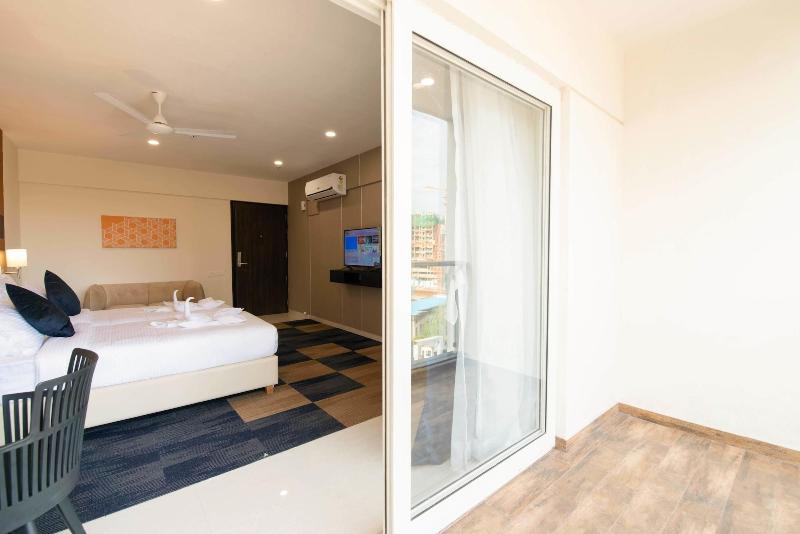 Isuite Hotel Kharadi Pune image