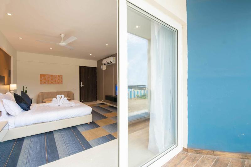 Isuite Hotel Kharadi Pune image