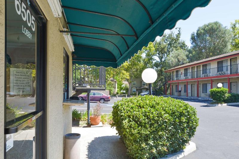 Atascadero Inn — general view