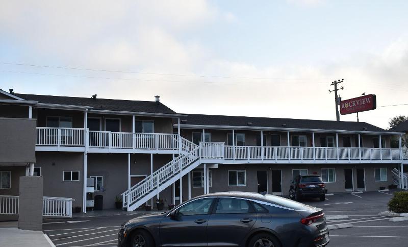 Rockview Inn And Suites image