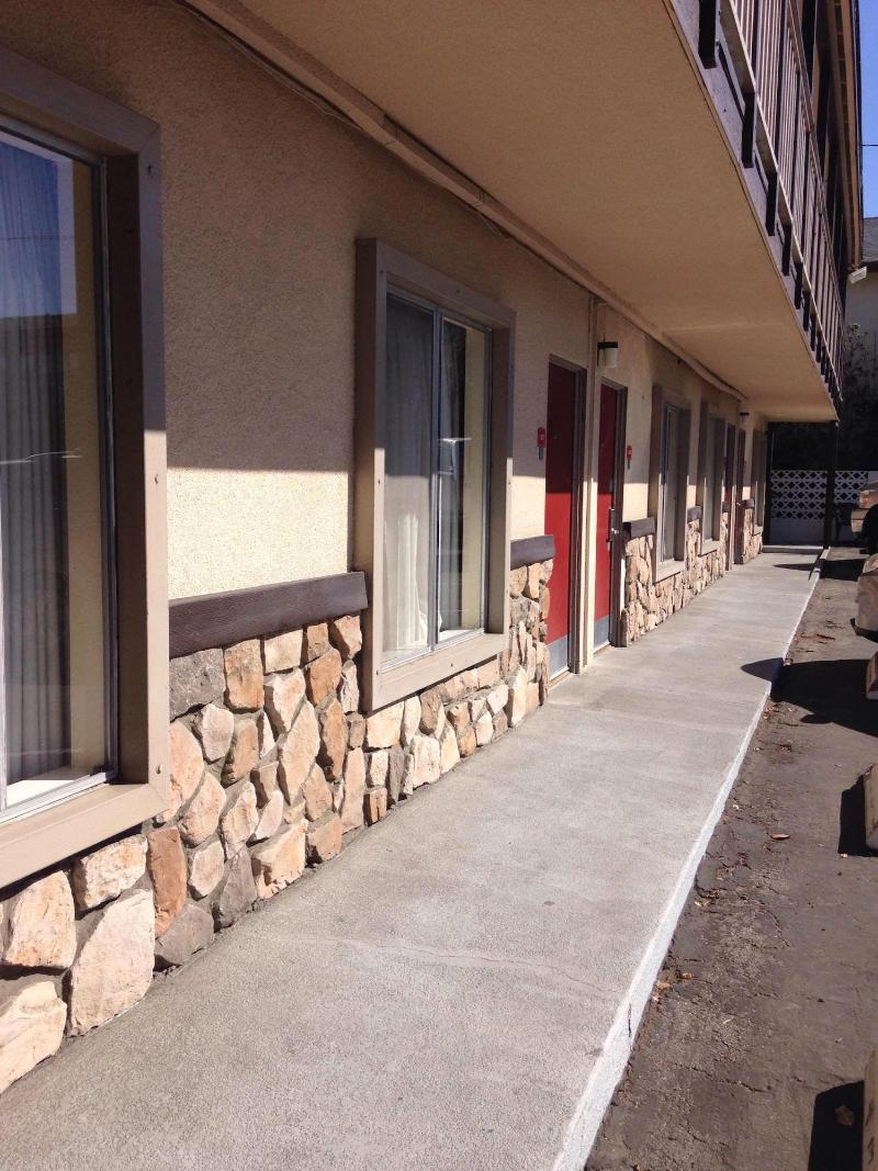 Rockview Inn And Suites image