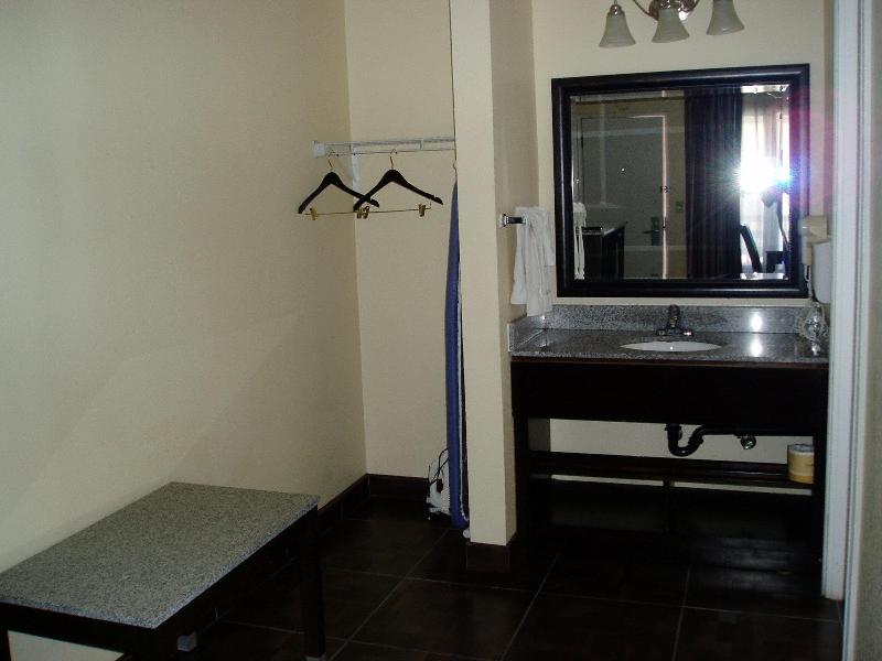 Rockview Inn And Suites image