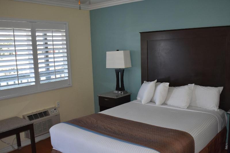 Rockview Inn And Suites image