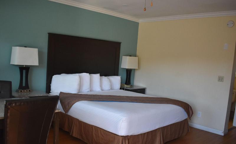 Rockview Inn And Suites image