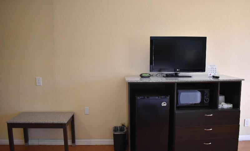 Rockview Inn And Suites image