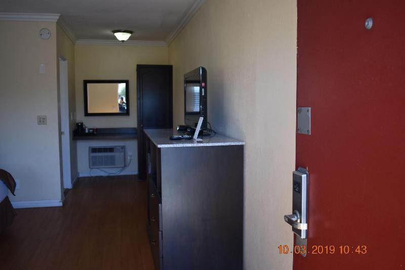 Rockview Inn And Suites image