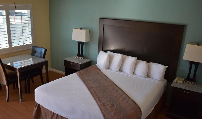 Rockview Inn And Suites image