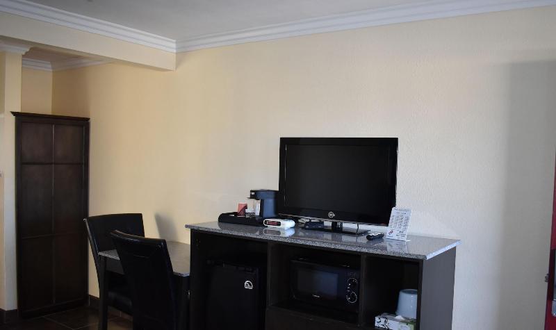 Rockview Inn And Suites image