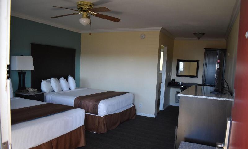 Rockview Inn And Suites image