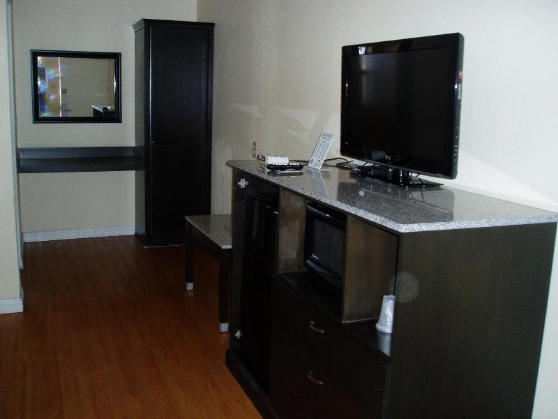 Rockview Inn And Suites image