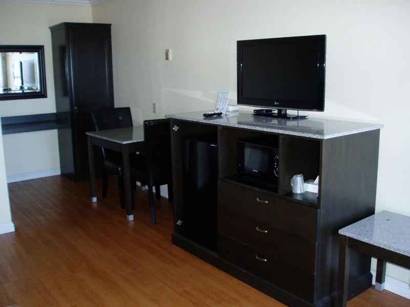 Rockview Inn And Suites image