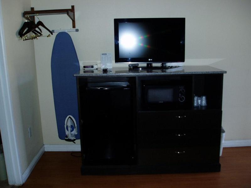 Rockview Inn And Suites image