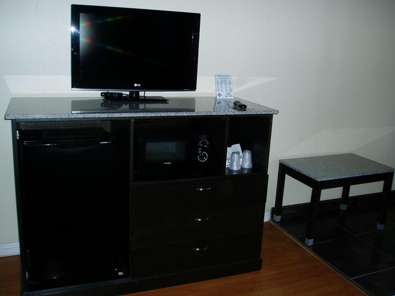 Rockview Inn And Suites image