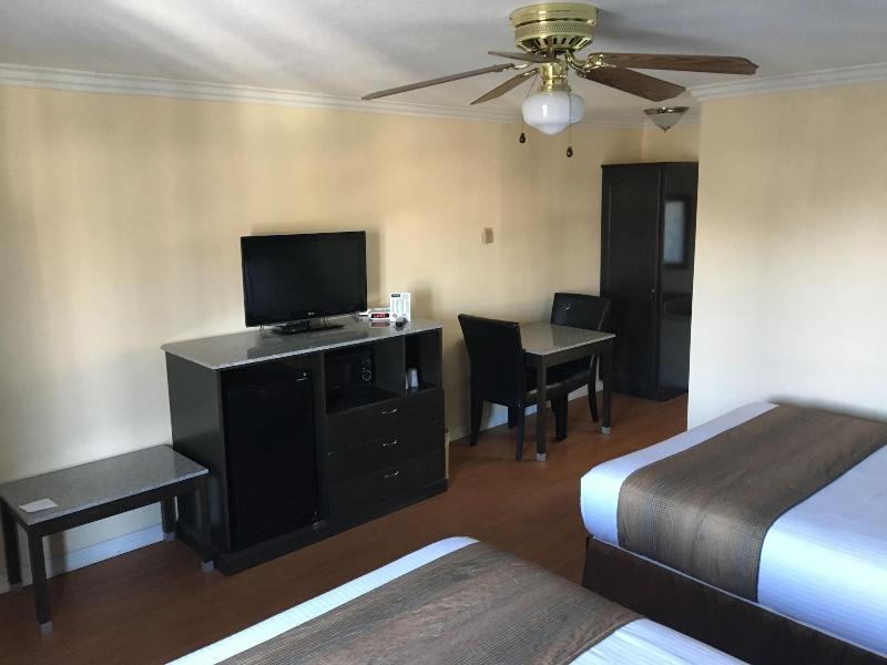 Rockview Inn And Suites image