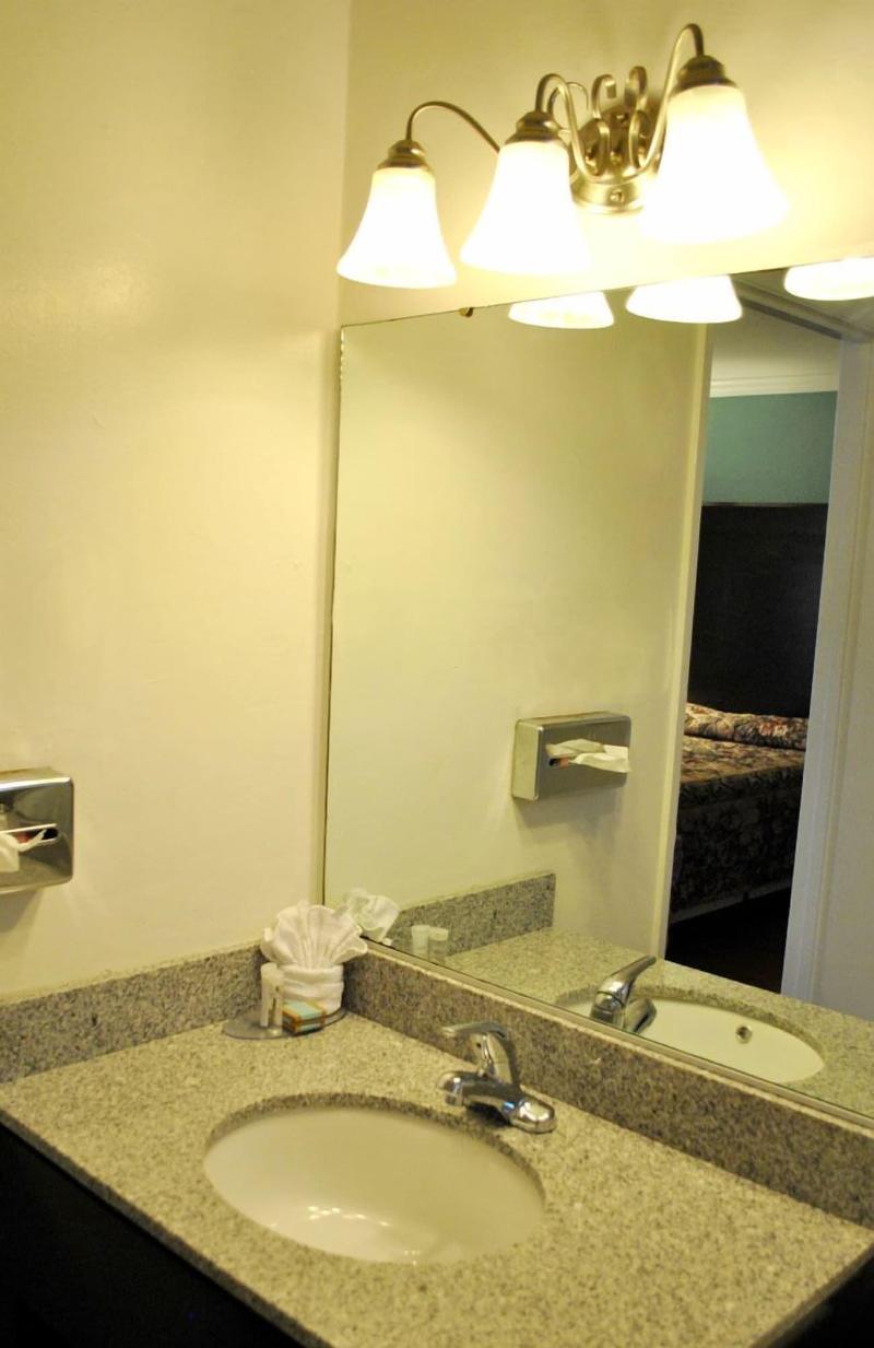 Rockview Inn And Suites image