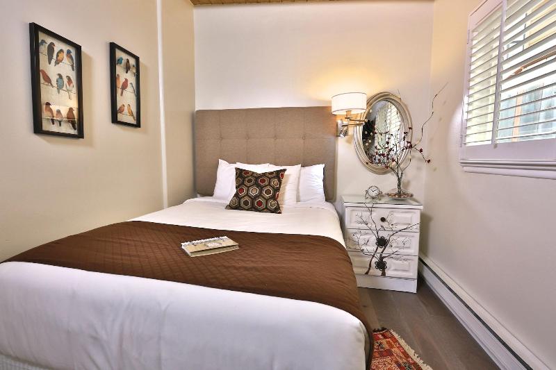 Pleasant Inn image