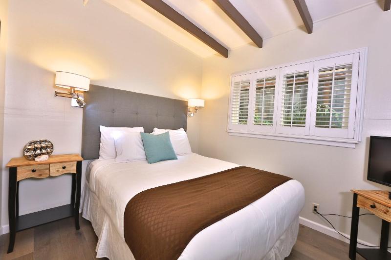 Pleasant Inn image