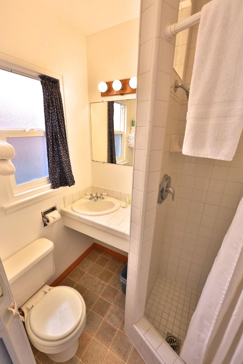 Pleasant Inn image