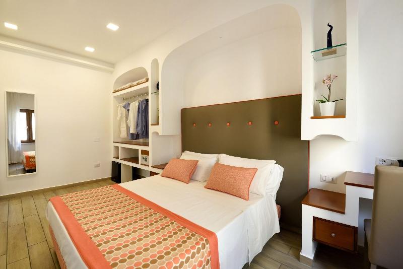 Sorrento Rooms image