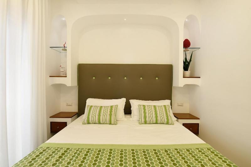 Sorrento Rooms image