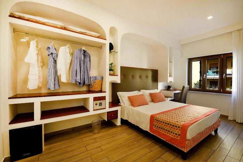 Sorrento Rooms image