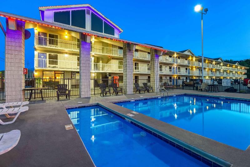 Park Inn by Radisson, Pigeon Forge South image