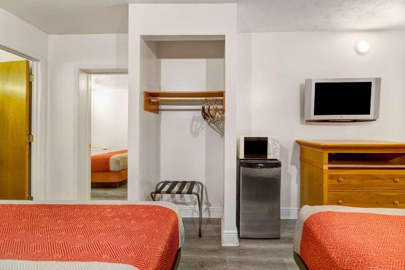 Park Inn by Radisson, Pigeon Forge South image