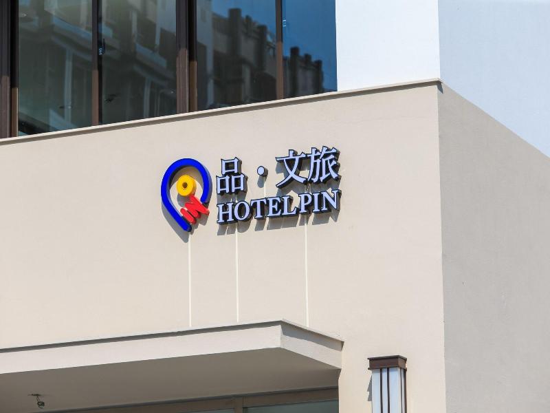 Hotel Pin image