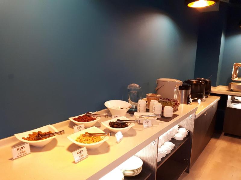 Kun Tour Hotel Feng Chai