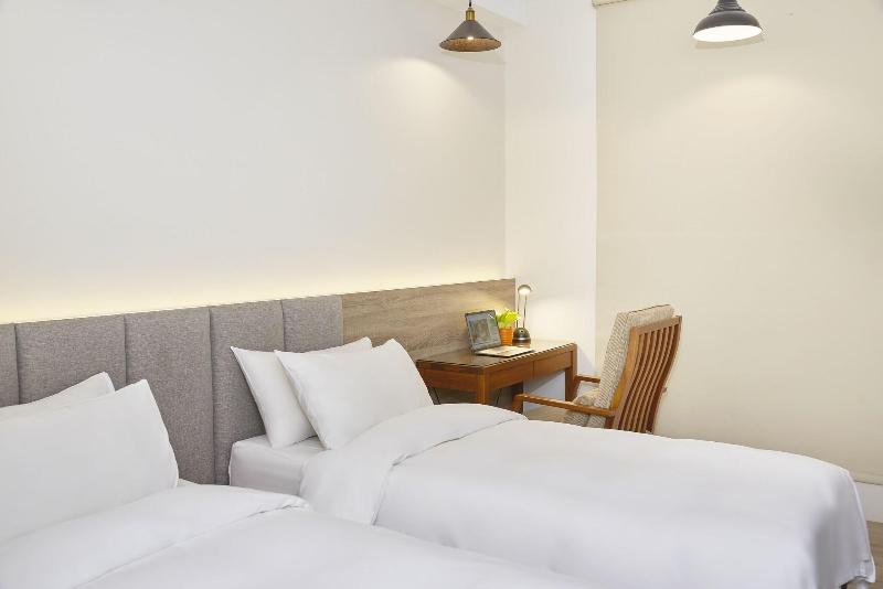 Hotel Z Feng Chia Taichung image