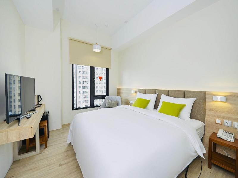 Hotel Z Feng Chia Taichung image