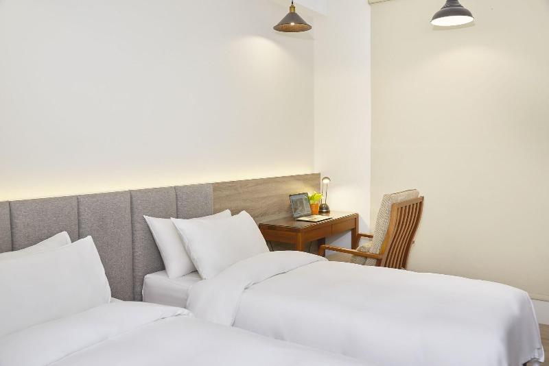 Hotel Z Feng Chia Taichung image