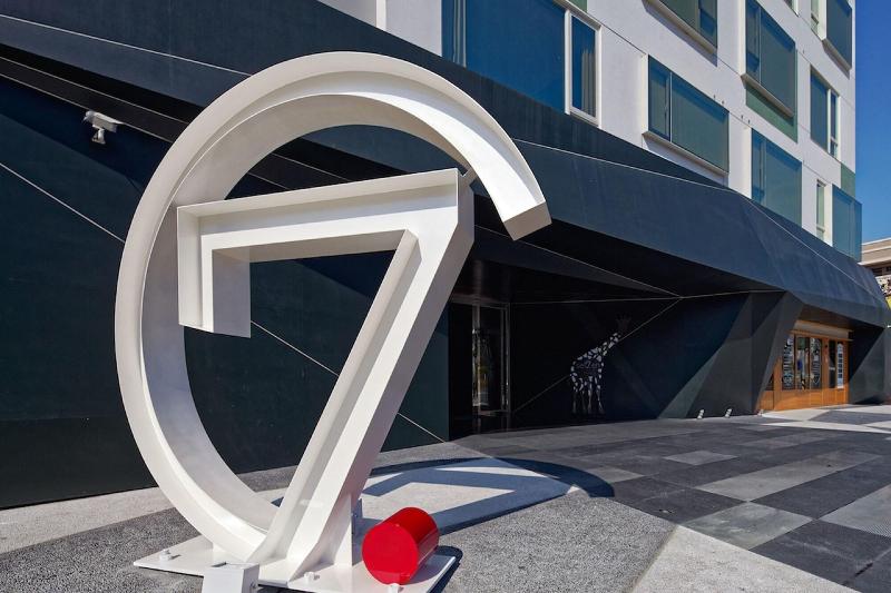 Hotel 7 Taichung image