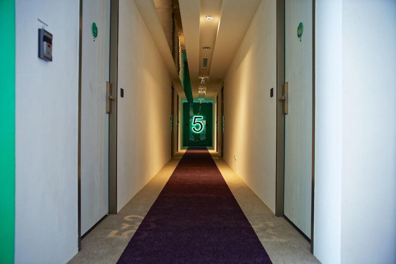 Hotel 7 Taichung image