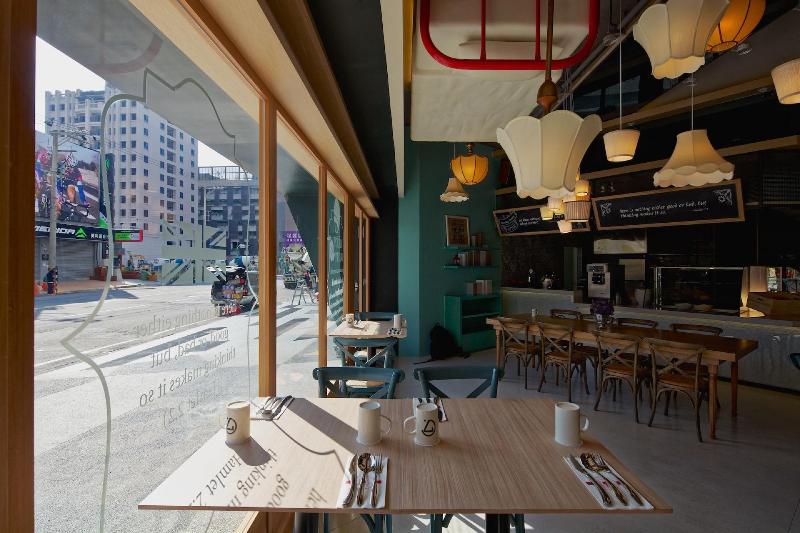 Hotel 7 Taichung image