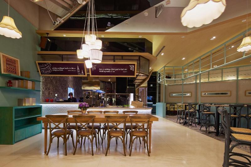 Hotel 7 Taichung image