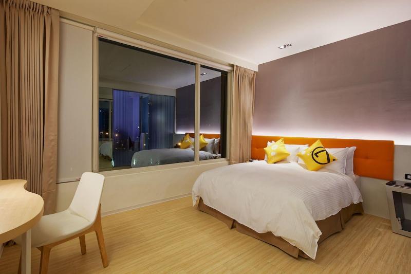 Hotel 7 Taichung image