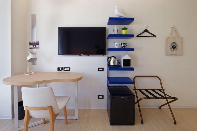 Hotel 7 Taichung image