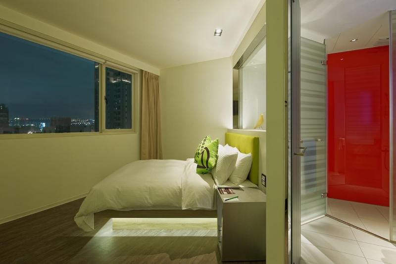 Hotel 7 Taichung image