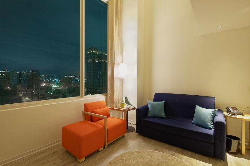 Hotel 7 Taichung image