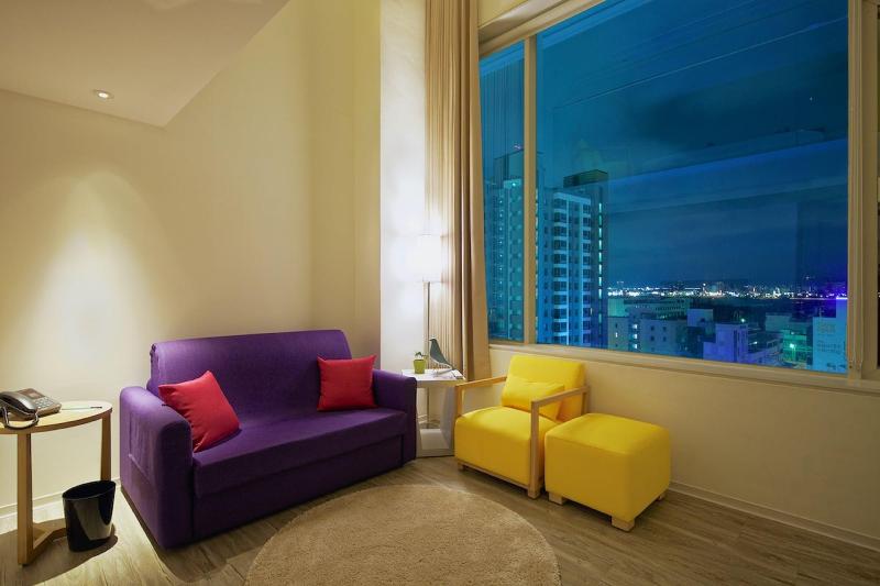 Hotel 7 Taichung image
