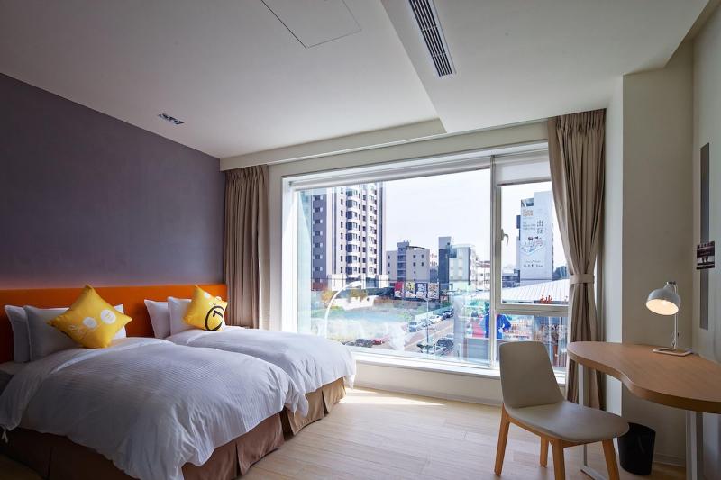 Hotel 7 Taichung image