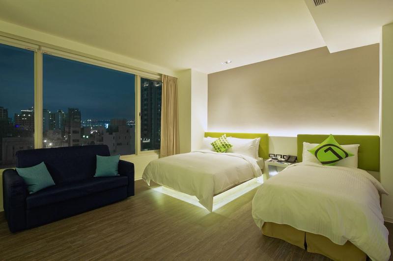Hotel 7 Taichung image