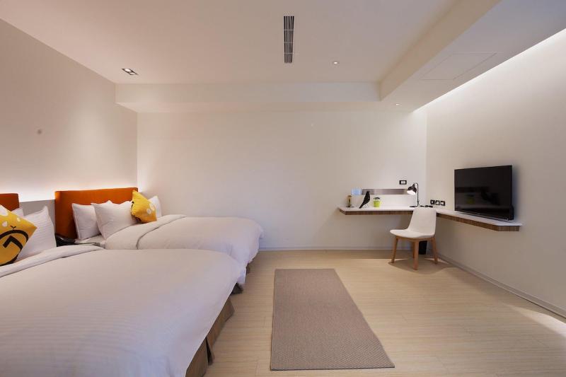 Hotel 7 Taichung image