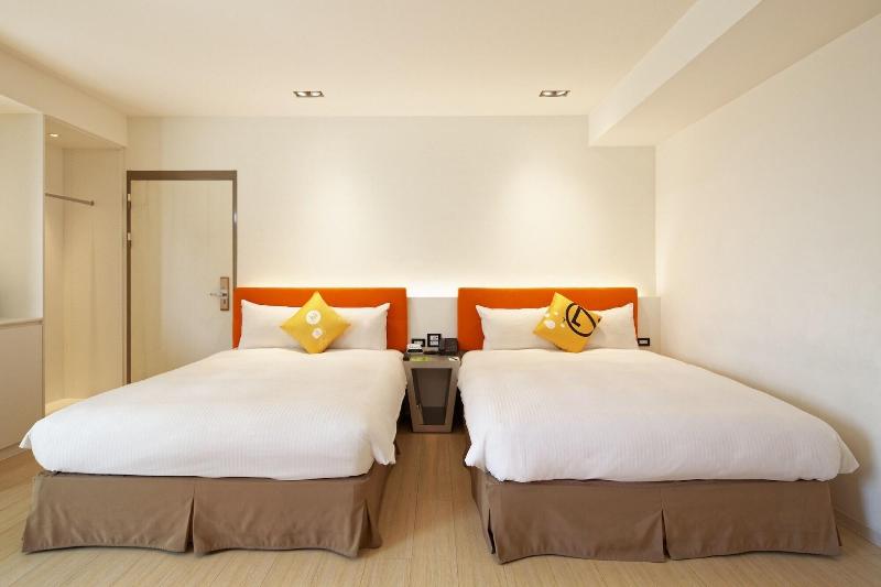 Hotel 7 Taichung image