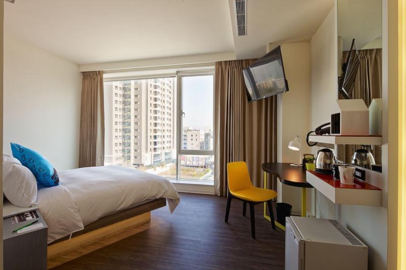 Hotel 7 Taichung image