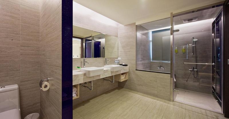 Hotel 7 Taichung image