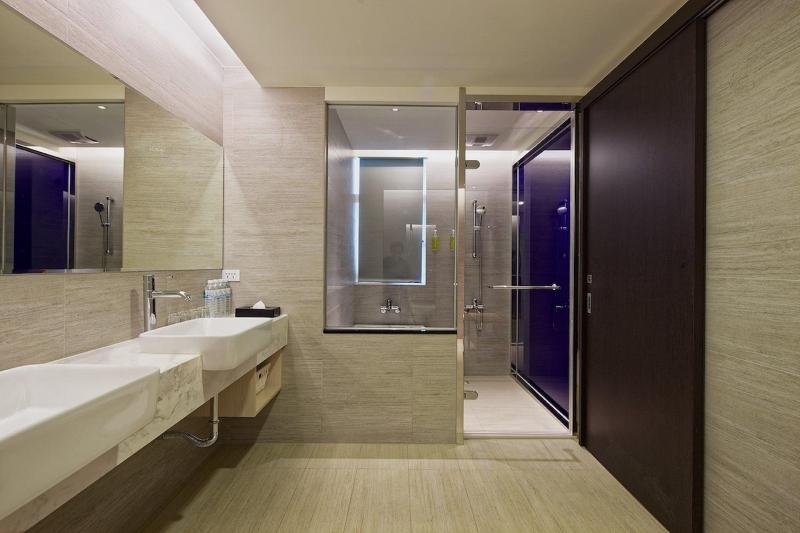 Hotel 7 Taichung image