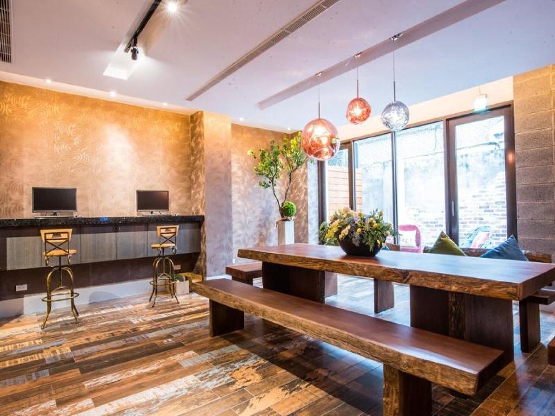 Lucky Apple Hotel image