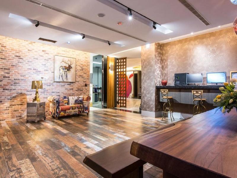 Lucky Apple Hotel image